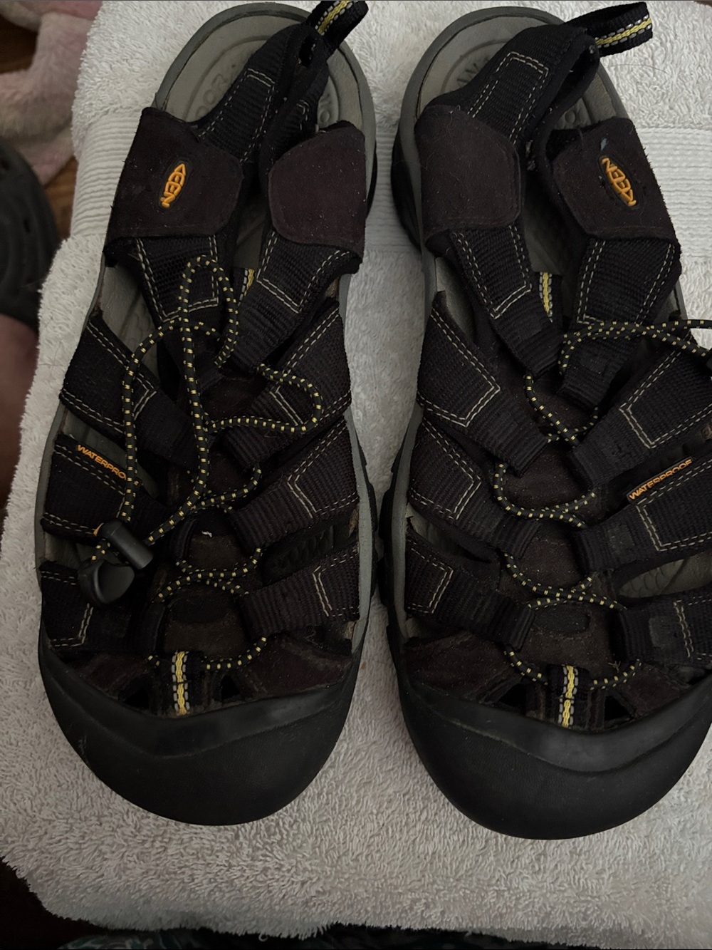 KEEN Black and Yellow Men's Closed-Toe Hiking Sandals